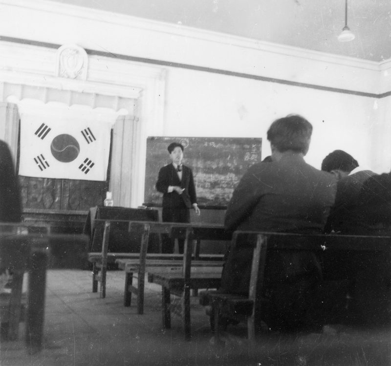 국립박물관에서 발표하는 황수영(1948)